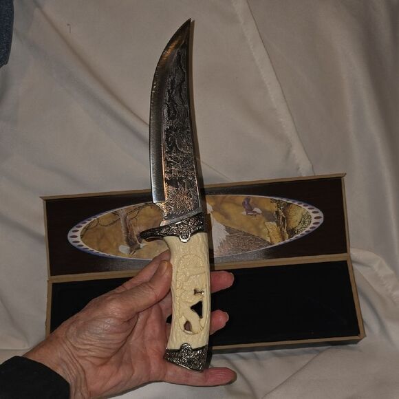 Eagle Themed Decorative Knife with Display Box - Picture 7 of 10
